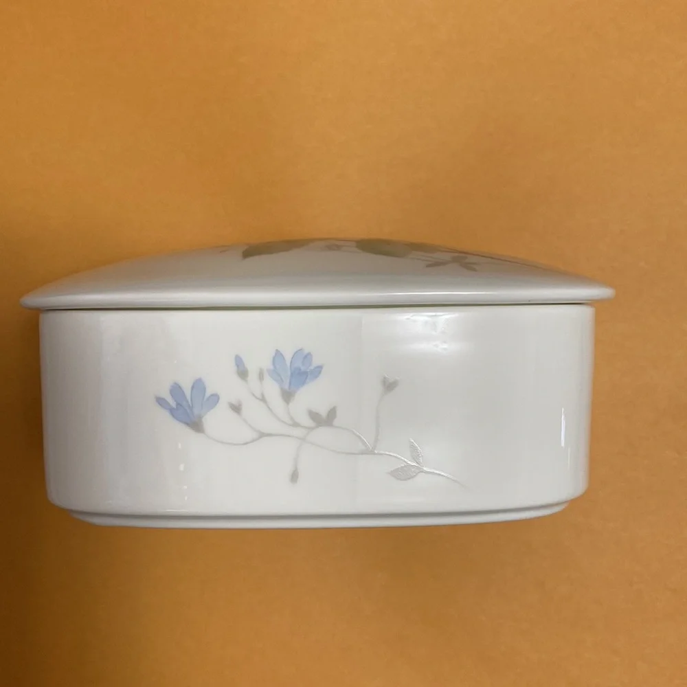 Beautiful new Mikasa Bone China April Rose Soap Dish Japan